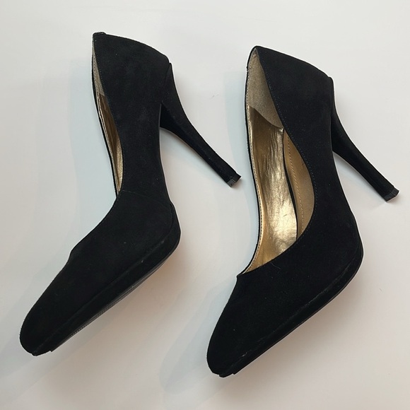 BCBGENERATION BLACK SUEDE PUMPS - Picture 3 of 7